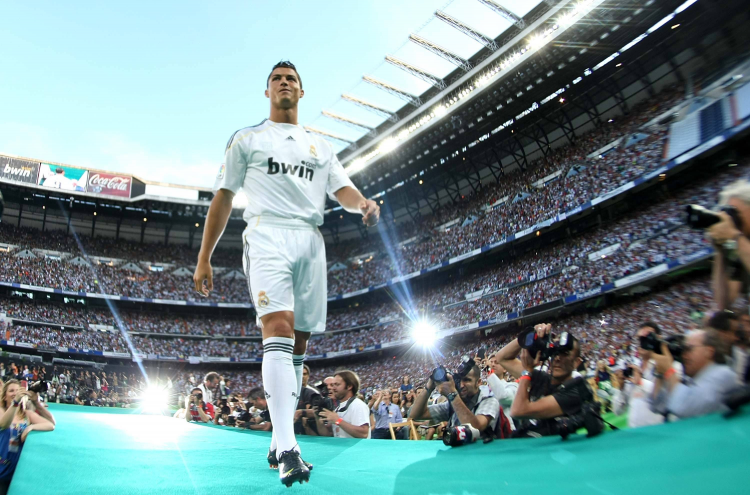 <p><strong>3- Cristiano Ronaldo</strong><br />
<br />
Manchester United - Real Madrid<br />
<br />
2009<br />
<br />
94 m €</p>