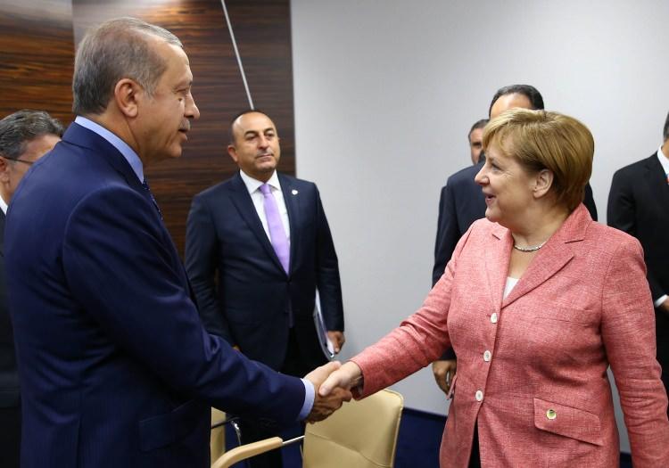 <p>Cumhurbaşkanı Recep Tayyip Erdoğan, Varşova’da Almanya Başbakanı Angela Merkel ile görüştü.</p>
