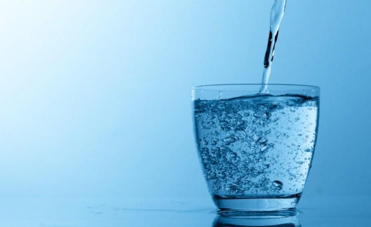 <p>Uzmanlar, her gün aç karnına içilecek olan 1 - 4 bardak arasındaki suyun, faydalarını şöyle sıraladı: </p>
