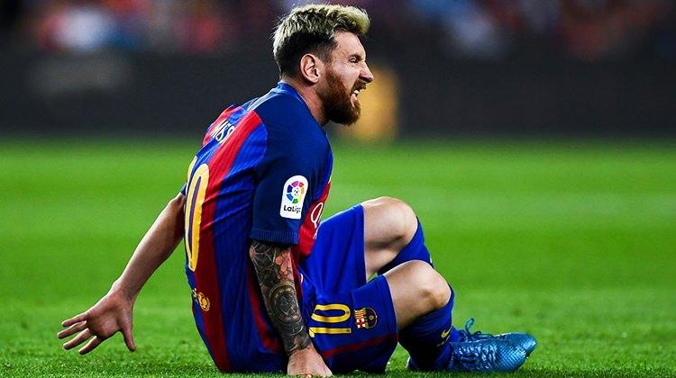 <p>Barcelona Kulübünden yapılan açıklamada, kas yırtığı tespit edilen Messi'nin 3 hafta sahalardan uzak kalmasının öngörüldüğü duyuruldu.</p>