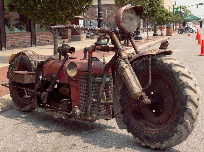 <p>Eski traktörün motosiklete dönüşümü...</p>
<p> </p>