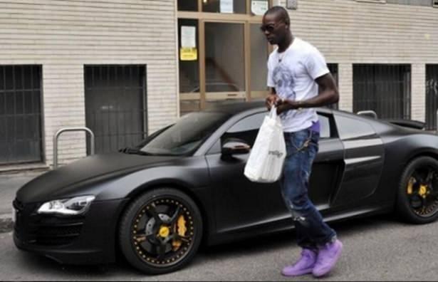 <p>Carlos Tevez<br />
Porsche Panamera</p>
