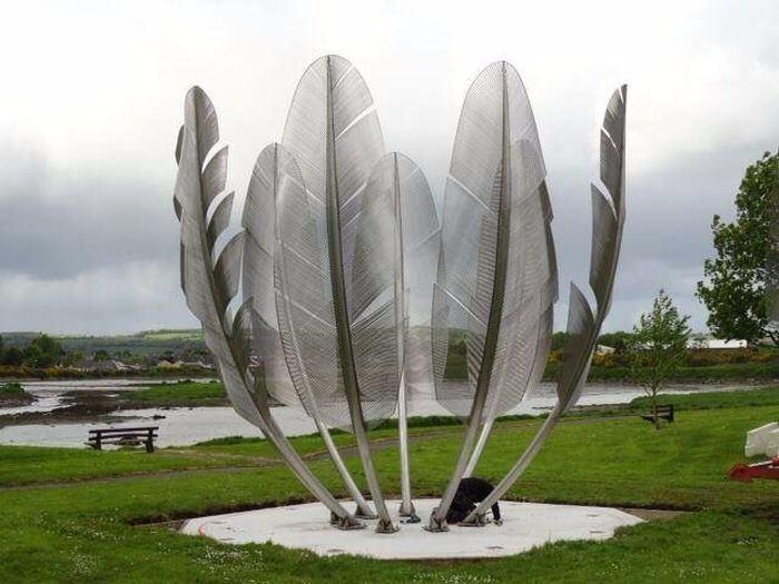 <p>1847'de İrlandalı patates kıtlığı sırasında, Choctaw Native Amerikalılar, açlık rahatlamasına yardımcı olmak için 147 dolar bağışladı. İrlanda anıları bu anıtı inşa etti.</p>

<p> </p>
