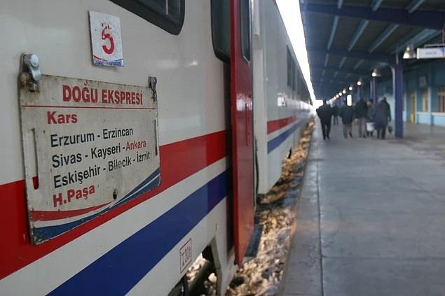 <p><strong>Doğu Ekspresi ile İstanbul’dan Kars’a yolculuk yapın</strong><br />
<br />
Doğu Ekspresi, Haydarpaşa-İzmit-Eskişehir-Ankara-Kırıkkale-Kayseri-Sivas-Erzincan-Erzurum-Kars anahattında sefer yapıyor.</p>
<p> </p>