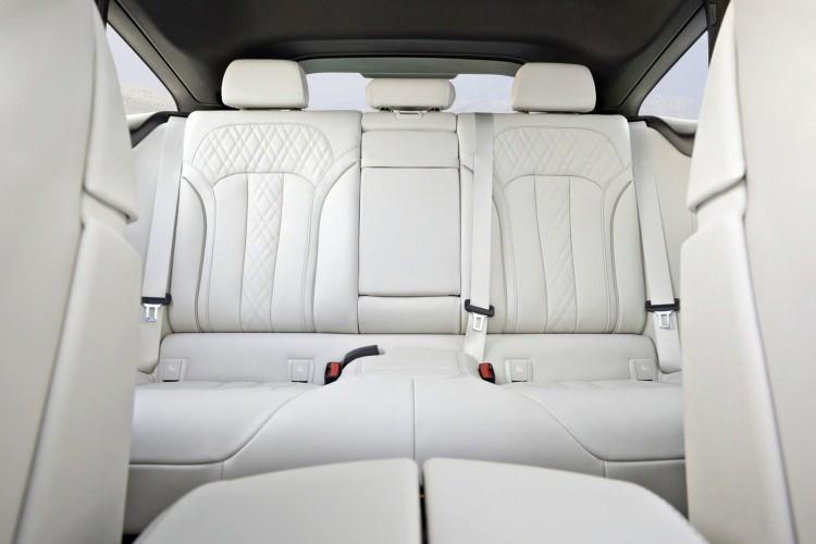 <p>Bu versiyonun maksimum gücü 335 beygir iken, tork değeri 450 Nm.</p>