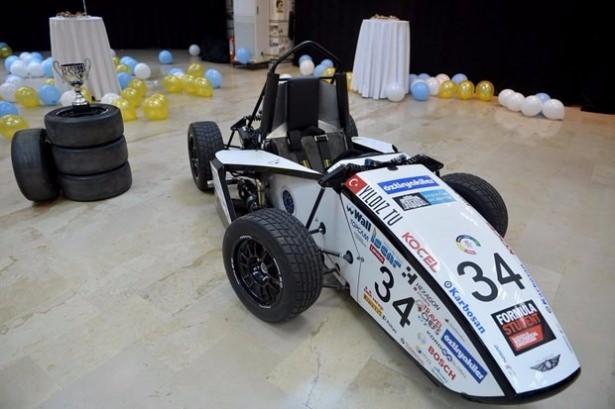 <p>YTÜ Racing ekibinin çalışmalarıyla hayat bulan araç, İngiltere'de 8-12 Temmuz'da gerçekleştirilen yarışmada 5 zorlu testi başarıyla geçti.</p>
<p> </p>