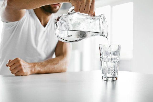 <p>Vücut ve besinlerin hijyeni ile beslenme için içilen su miktarı bir araya getirildiğinde bir insanın günde yaklaşık 20 litre temiz suya ihtiyacı vardır.</p>