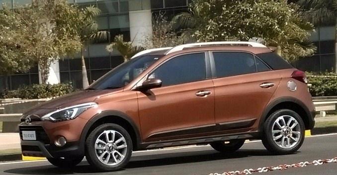 <p><strong>HYUNDAİ İ20 ACTİVE</strong><br />
Markanın küçük crossover'ı olan İ20 Active'in zemin yüksekliği 20 mm arttırıldı. Şubat ayında satışa sunulması bekleniyor.</p>