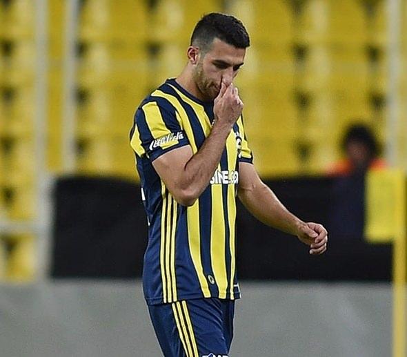 <p>Fenerbahçe'nin Türkiye Kupası C Grubu'nda Gençlerbirliği ile karşılaştığı maçta, İsmail Köybaşı kırmızı kartla oyundan atıldı.</p>
