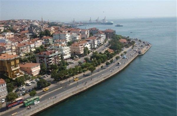 <p><strong>Üsküdar</strong><br />
2 yıl önce: 2.407 TL/m²<br />
Şimdi: 3.647 TL/m²</p>
