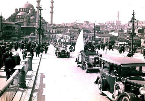 <p>Galata köprüsünde bir Cumhuriyet Bayramı geçidi...</p>