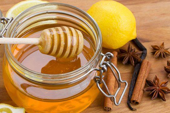 <p>B3 vitamini iltihabı önler sivilce ve diğer cilt sorunlarının iyileşmesini sağlar. Aynı zamanda cildi nemlendirir ve nemin korunmasını sağlar.</p>