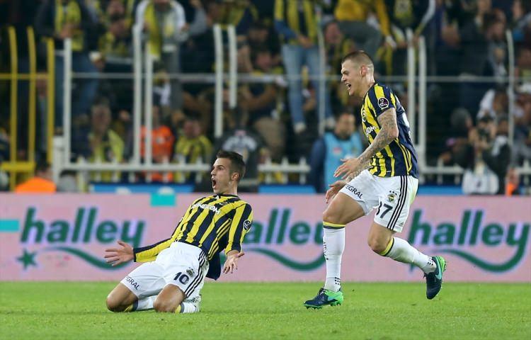 <p>Galatasaray'ı 2-0 yenen Fenerbahçe'de gollerin sahibi Robin van Persie, Avrupa'nın gündemine oturdu. İşte dış basından derbi başlıkları...</p>
