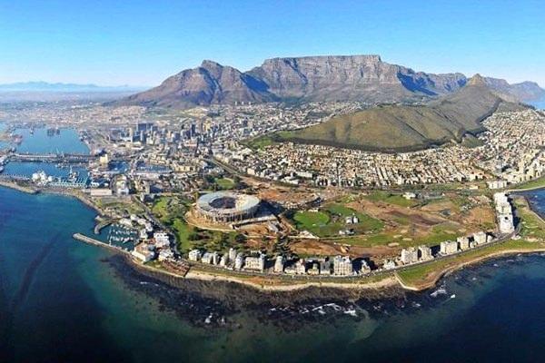 <p><strong>12 - Güney Afrika</strong><br />
IMF ülkenin 2015 yılında yüzde 2; 2016 yılında ise yüzde 2,1 büyüyeceğini öngörüyor.</p>
