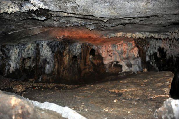 <p>Ballıca'daki bir sarkıtın santiminin 80 yılda oluştuğunu ifade eden Akyüz, "Daha oluşumunu tamamlamamış olması, şu anda bu mağaranın oluşumunu tamamlamadığını gösterir. Bura, Tokat turizmi açısından önemli bir cazibe merkezi" diye konuştu.</p>

<p> </p>
