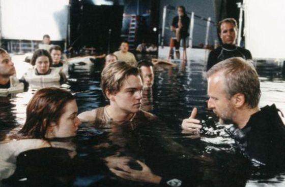 <p>James Cameron Titanic`in setinde</p>

<p> </p>

