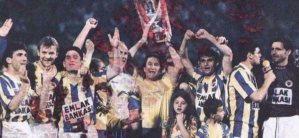 <p>Fenerbahçe'nin 13.Şampiyonluğu,kupa teknik direktör Parreira'nin ellerinde (1995-1996)</p>
