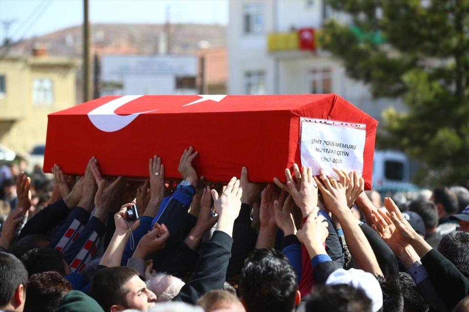 <p>Cenazesi Konya'nın Ilgın ilçesine getirilen şehit için, Yukarı Çiğil Mahallesi'nde tören düzenlendi.</p>
<p> </p>