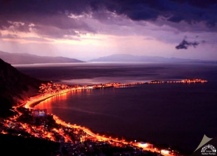 <p>Isparta<br />
<br />
Nüfusu: 427 324  <br />
Toplam otomobil sayısı: 77 648<br />
​Kaç kişiye bir otomobil düşüyor: 5,5</p>
