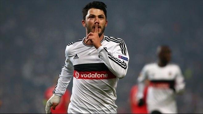 <p>Tolgay Arslan - Trabzonspor<br />
<br />
Spartak Moskova’dan Serdar Taşçı ile el sıkışan, Osmanlıspor’dan da N’Diaye’yi almaya hazırlanan Bordo-Mavililer, eski aşkı Tolgay Arslan’dan da vazgeçmiyor. Beşiktaş Başkanı Fikret Orman ile görüşen ve Tolgay’ın 1 seneliğine kiralanması konusunda söz alan Usta, ikna işini İstanbul’a bıraktı.</p>