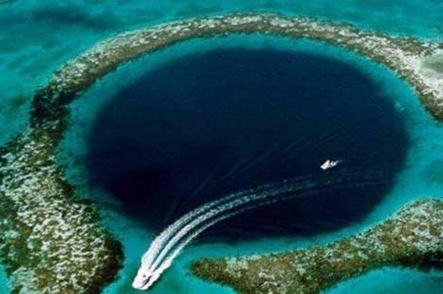 <p>BÜYÜK MAVİ DELİK: Belize'nin 60 mil açığında yer alan "Büyük Mavi Delik" görenleri şaşırtıyor</p>

<p> </p>
