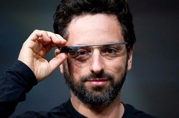 <p><strong>11. Sergey Brin / Google - Google X</strong></p>

<p>Fitness takıntısı olduğunu zaten her fırsatta dile getiren Brin güne egzersiz yapmadan başlamıyor. Spor ayakkabıdan başkasını giymiyor. Sık sık ofiste Rollerblade'ler ile geziyor, toplantılarda yoga yapıyor ve bazen sadece öylesine ellerinin üzerinde yürüyor. Parkinson hastalığından korunmak için günde 2 bardak yeşil çay içiyor. </p>
