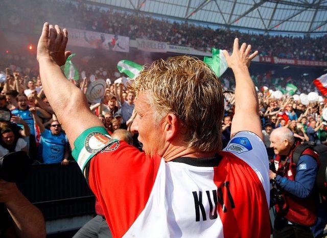 <p>Dirk Kuyt, futbolu bıraktığını açıkladı.</p>