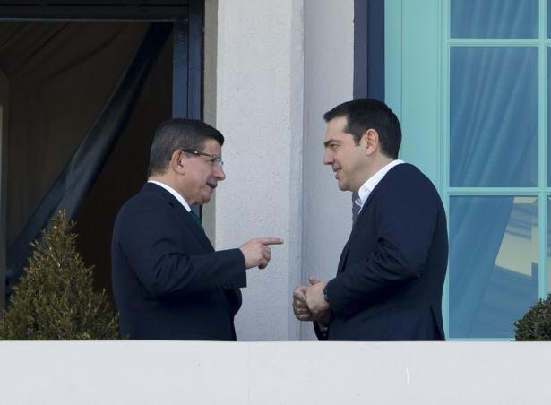<p>Başbakan Ahmet Davutoğlu, Çankaya Köşkü'nde Yunanistan Başbakanı Alexis Çıpras ile bir araya geldi. </p>
<p> </p>