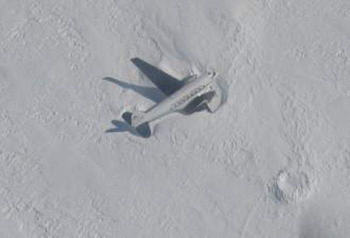 <p>Uçağın iniş takımları arızalınca Antartika'da mahsur kalan 3 kişi 8 gün boyunca burada kalmak zorunda kaldı...</p>

<p> </p>
