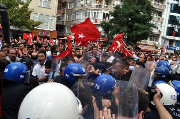 <p>Polis biber gazlı müdahalede bulundu.</p>
