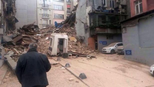 <p>Beyoğlu İstiklal Caddesi yanında bulunan Zambak sokakta beş katlı bina çöktü.</p>

<p> </p>
