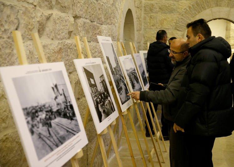 <p>Kudüs ile ilgili çalışmalarını geliştirerek devam ettireceklerini kaydeden Eren, "Bugün de burada merkezimizin koleksiyonlarında bulunan Sultan 2. Abdülhamid dönemi fotoğraflarından oluşan ve Yıldız albümleri olarak bilinen Sultan Abdülhamid Han koleksiyonlarından seçilmiş 19. Asrın ve 20. Asrın başlarından Kudüs fotoğraflarıyla bu sergiye katkıda bulunmaktan duyduğum memnuniyeti ifade etmek istiyorum." dedi.</p>

<p> </p>
