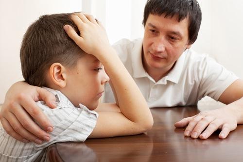 <p><strong>SORUN</strong></p>
<p>Çocuğunuzda görmek istemediğiniz davranışları neden yaptığına dair sorular sorun.</p>