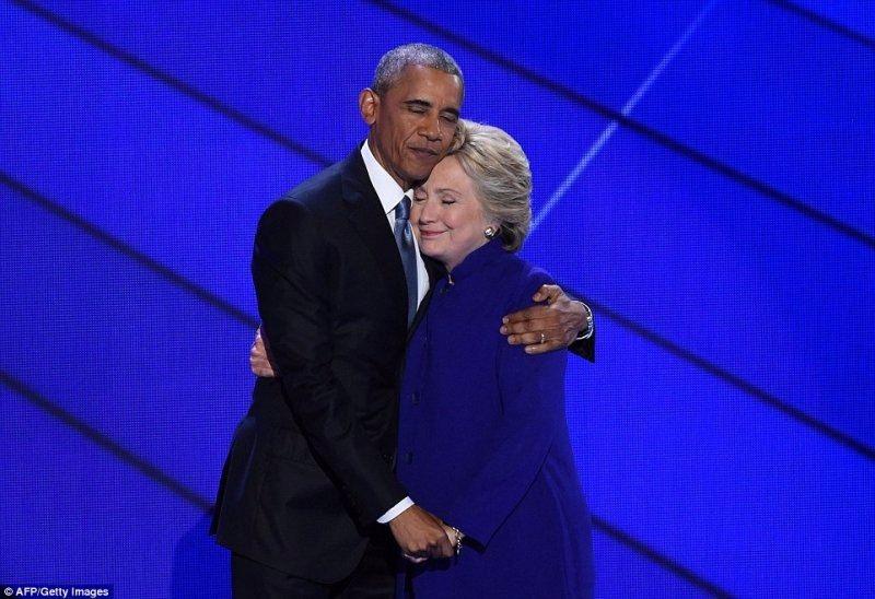 <p>Listede, Başkan Barack Obama ile Demokrat başkan adayı Hillary Clinton’ın 27 Temmuz’da Philadelphia kentinde düzenlenen Demokrat Parti Kurultayı sırasında çekilen samimi pozları da yer aldı.</p>
