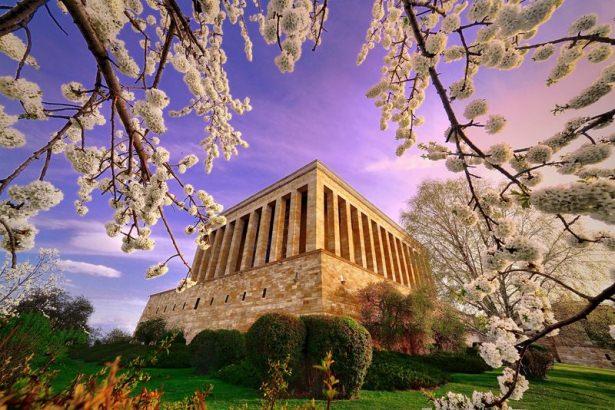 <p>Anadolu Derneği Özel Ödülü'ne ise Ramazan Denizli layık görüldü.</p>

<p>Anıtkabir Teşvik ödülü - Cemil Belder</p>
