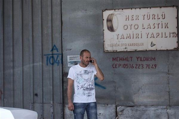 <p><em>Filmlerde oynama hayali kurduğunu belirten Yıldırım, şunları söyledi: </em></p>

<p>"Tamircilikten arta kalan zamanlarımda vücut geliştirme, dövüş ve koşu sporları yapıyorum. Açıköğretimde okuyorum ve güzel sanatlar fakültesi oyunculuk bölümünde eğitim almak istiyorum. En büyük hayalim, Statham ile olan benzerliğimi ön plana çıkartarak kendi tarzımda oyunculuk yapmak. Bir diğer hayalim ise Statham ile tanışabilmek. Kendisini takip ediyorum, Türkiye'ye geldiğinde mutlaka yanına gideceğim. İnşallah bir gün bir yerde karşılaşırız. Jason Statham ile görüşebilirsem filmlerinde dublörlük yapmak istediğini söyleyeceğim. İki kardeşin rol aldığı filmler oluyor, belki Statham böyle bir filmde oynayacak olursa kardeşi rolünde bulunmak isterim."</p>
