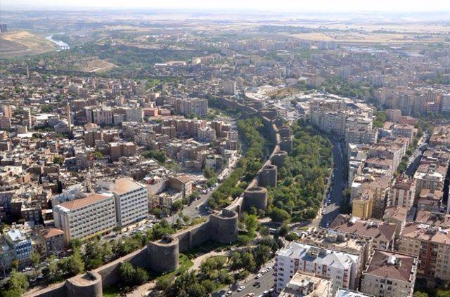 <p><strong>DİYARBAKIR </strong><br />
<br />
%38 Galatasaray <br />
%24 Fenerbahçe <br />
%16 Beşiktaş</p>
