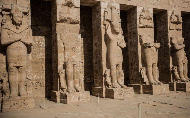 <p>Yeni Krallık d&ouml;nemine ait tapınak, mimari ve sanatsal &ouml;nemiyle birlikte r&ouml;lyef ve kabartma yazılarıyla Mısır'ın ge&ccedil;mişteki sosyolojik yapısına dair bir &ccedil;ok ipucu barındırıyor</p>
