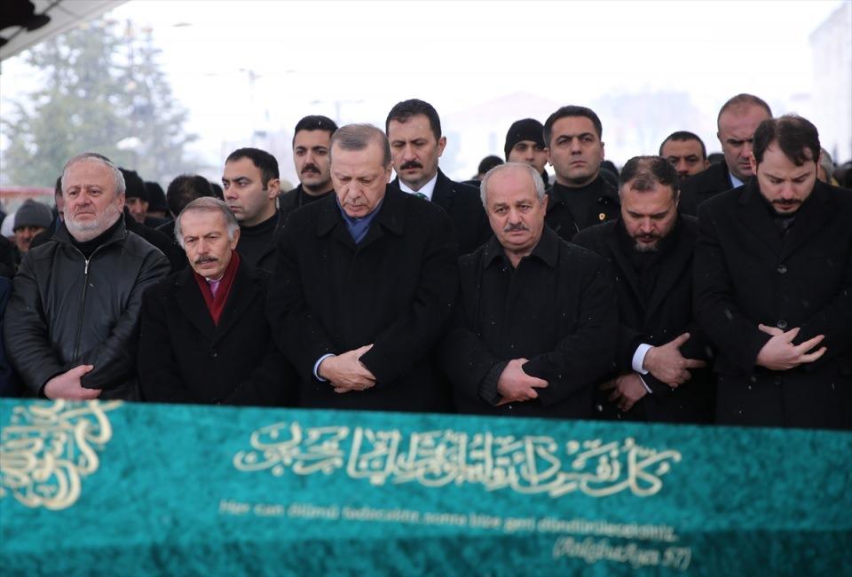<p>Bayrampaşa Belediye Başkanı Atila Aydıner’in kayınpederi ve aynı zamanda Milli Selamet Partisi Beyoğlu İlçe Teşkilatı kurucusu Niyazi Acar 92 yaşında solunum yetmezliğinden dolayı hayatını kaybetti.</p>

<p> </p>

<p>​</p>
