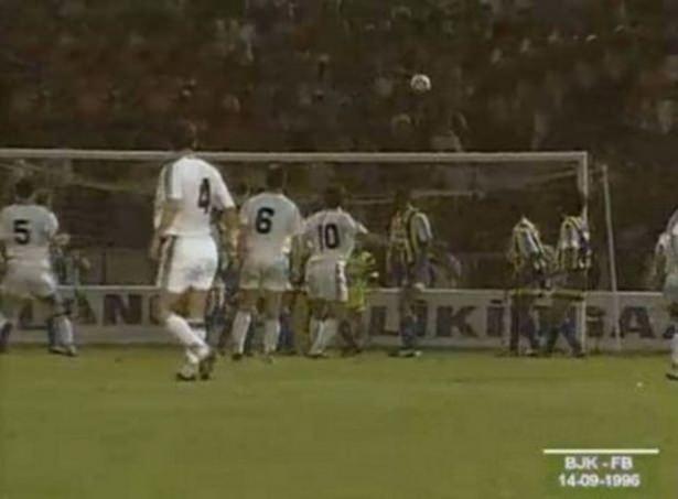 <p>“Sergen’den 90’ıncı dakikada tam 90’a” 1996-97 sezonunda 1 hafta önce Ali Sami Yen’de Galatasaray’ı 4'leyen F.Bahçe sahasında Beşiktaş karşısında favori. Beşiktaş, son dakikada Sergen Yalçın'ın 90'a attığı golle kazanıyordu.</p>
