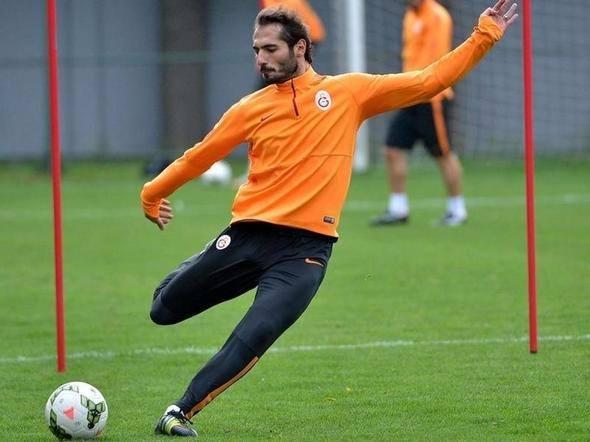 <p><strong>HAMİT'İ İZLEYİN ÇILDIRIN</strong><br />
<br />
"Hamit şu anda Galatasaray'ın ilk 11'inde oynayabilecek bir oyuncu değil. Sırf Hamit'i izleyin çıldırırsınız"</p>
