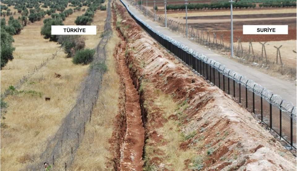 <p> Bu birlikler muhabere ve mobil keşif gözetleme sistemlerinin yanı sıra gece görüş yeteneğine sahip zırhlı araçlarla takviye edildi. Suriye sınırında, yasadışı geçiş nedeniyle her gün 400-500 kişi yakalanıyor.</p>
