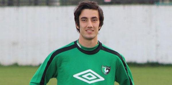 <p>Alperen Babacan (Denizlispor)</p>

<p>Oynadığı bölge: Defans</p>

<p>Yaş: 19</p>
