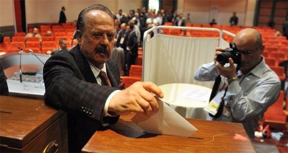 <p>Ailesinde Tayyar Cavcav ve Cevat Muratal gibi birçok profesyonel futbolcu bulunan İlhan Cavcav'ın futbol yaşamı, Mamak Maskespor için çalışan Cici Necdet'in dikkatini çekmesiyle başladı.</p>
