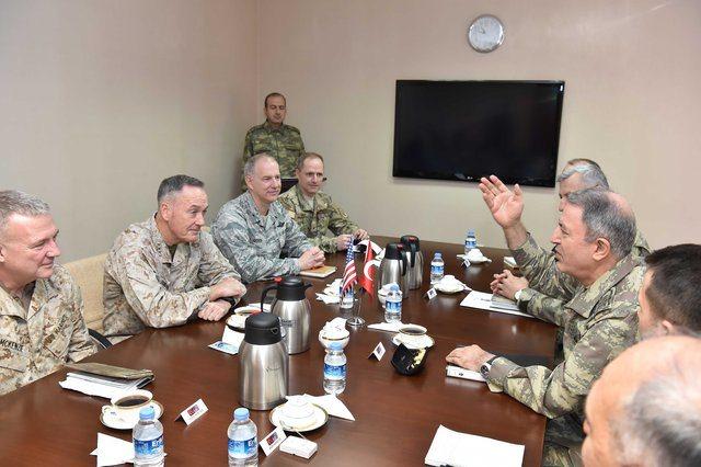 <p>Ancak bu planın uygulanması için ABD'nin PYD'yi ikna etmesi gerekecek. Türkiye bu geçiş için enlemesine 20 kilometrelik bir hat talep ediyor.</p>