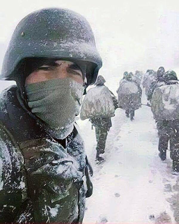 <p>Türk Silahlı Kuvvetleri (TSK), bölücü terör örgütü PKK’ya karşı yürüttüğü operasyonlarına ara vermeden devam ediyor. Doğu ve Güneydoğu Anadolu illerinde hava sıcaklığının gündüz eksi 15, geceleri de eksi 30 dereceye kadar düştüğü ve karla kaplı bölgedeki operasyon, zorlu kış şartlarında bile sürüyor.</p>
<p> </p>