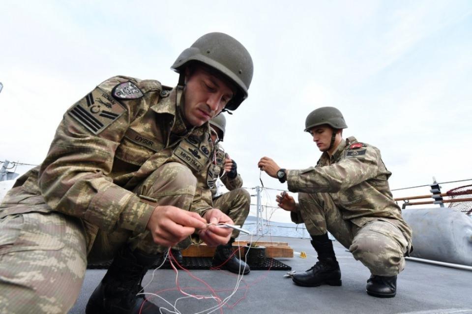 <p>Romanya’dan 2 karargah subayı ile Yunanistan ve Romanya’dan 1’er EOD Timi ve Belçika’dan 1 Otonom Sualtı Aracı Timi, olmak üzere 13 ülkeden toplam 6 gemi ve 19 gözlemci/karargah subayı ile 2 EOD Timi ve 1 Otonom Sualtı Aracı Tim personelinin iştirak ettiği ifade edildi.</p>