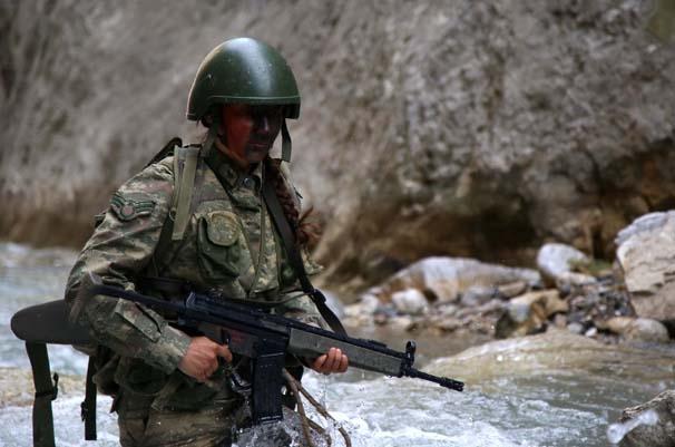 <p>Bazen psikolojik olarak bir çöküşün içinde olabiliyoruz ki eğer o çöküşten kurtaramazsak kendimizi kursa devam edemeyiz." dedi</p>
