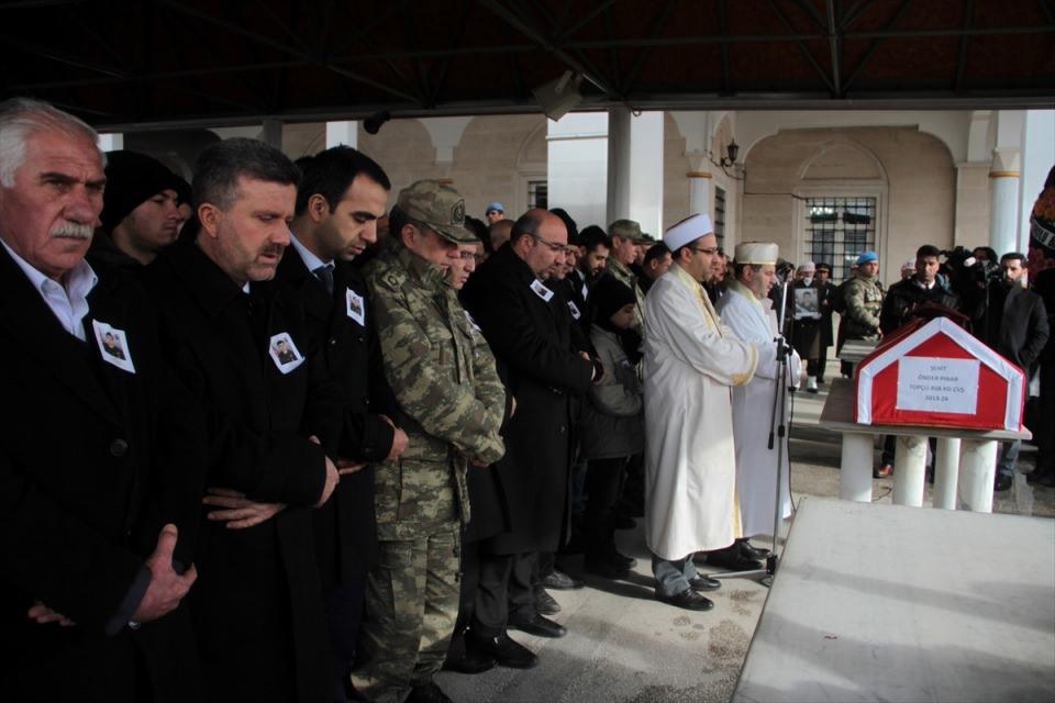 <p> Topçu Astsubay Kıdemli Cavuş Önder - Elazığ</p>

