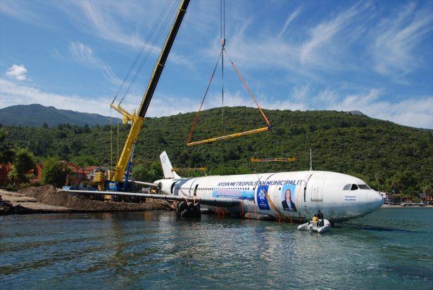 <p>Düzce Akçakoca’da ise C47 tipi uçak resif amaçlı batırılmıştı, bir diğer C47 tipi, Kıbrıs Barış Harekatı’na katılan bir uçak ise İzmir’in Karaburun ilçesine bağlı Mordoğan açıklarında batırılmıştı.</p>
